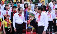 Tran Dai Quang rencontre des enfants en situation difficile