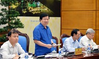 Trinh Dinh Dung appelle à des efforts pour atteindre une croissance de 6,7%