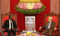Youri Latortue reçu par des dirigeants vietnamiens