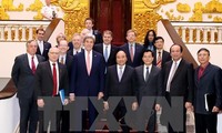 Nguyên Xuân Phuc reçoit l’ancien secrétaire d’Etat américain John Kerry