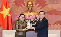 Phung Quoc Hien reçoit un responsable laotien