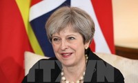 GB: Theresa May rappelle à l'ordre les conservateurs
