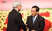 Le vice-président laotien reçu par des dirigeants vietnamiens