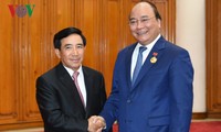 Nguyen Xuan Phuc reçoit le vice-président laotien