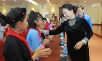 Nguyen Thi Kim Ngan rencontre des enfants issus des minorités ethniques