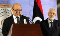 Libye: Le Drian souligne l'engagement de la France pour résoudre la crise 