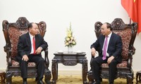Nguyen Xuan Phuc reçoit le ministre laotien des Affaires intérieures