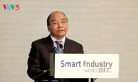 Nguyen Xuan Phuc au colloque sur le développement de l’industrie intelligente