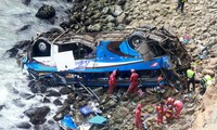 Au Pérou, au moins 48 morts dans la chute d’un car d’une falaise