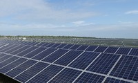 Macron annonce que la France va mieux promouvoir le solaire dans les pays émergents