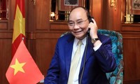 Nguyen Xuan Phuc au téléphone avec la gouverneure générale néo-zélandaise
