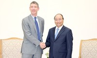 Nguyên Xuân Phuc reçoit l’ambassadeur britannique