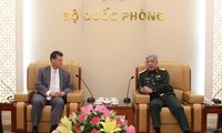 Nguyên Chi Vinh reçoit l’assistant du secrétaire américain à la défense