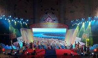 Quang Tri honore le chant Bài choi 