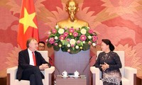 Bernd Lange rencontre la présidente de l’AN Nguyên Thi Kim Ngân