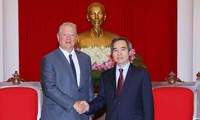 Nguyên Van Binh reçoit Al Gore