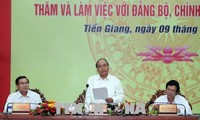 Le PM travaille avec des responsables de Tiên Giang