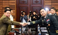Les deux Corées tiennent une réunion de travail militaire à Panmunjom