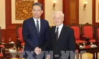 Le SG du PCV Nguyên Phu Trong reçoit des délégations chinoise et cubaine
