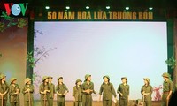 Programme artistique en hommage aux jeunes volontaires morts à Truông Bôn