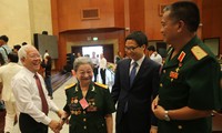 Vu Duc Dam rencontre des mères vietnamiennes héroïques
