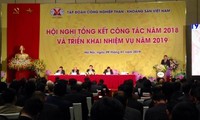Trinh Dinh Dung à la conférence du groupe du Charbon et des minerais du Vietnam