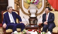Pham Binh Minh rencontre l’ancien secrétaire d’État américain John Kerry