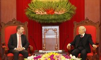 Nguyên Phu Trong reçoit le président du Sénat australien