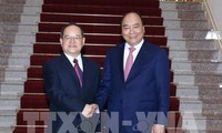 Nguyên Xuân Phuc reçoit le secrétaire du PCC pour la région autonome zhuang