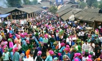 Coup d’envoi de la fête «Le centenaire du marché de l’amour de Khâu Vai»