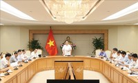 Vuong Dinh Huê dirige la réunion sur les programmes cibles nationaux