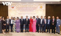 Vuong Dinh Huê rencontre les entreprises vietnamiennes en Europe