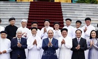 Nguyên Xuân Phuc rencontre des dignitaires caodaïstes 