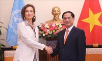 Bui Thanh Son reçoit la directrice générale de l’UNESCO
