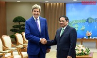 Changement climatique : John Kerry reçu par le Premier ministre Pham Minh Chinh 