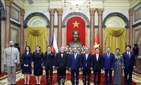 De nouveaux ambassadeurs reçus par Nguyên Xuân Phuc