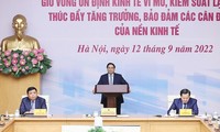 Pham Minh Chinh préside une conférence sur le maintien de la stabilisation macroéconomique