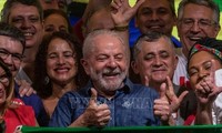 Brésil: élu président, Lula prône “la paix et l'union“