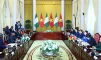 Entretien entre les vice-présidents du Vietnam et du Nigéria