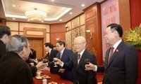 Têt: Nguyên Phu Trong rencontre des dirigeants et anciens dirigeants du Parti, de l’État et du Front de la Patrie