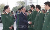 Vuong Dinh Huê se rend à l'hôpital central militaire 108