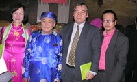 Nhà văn Nguyễn Chí Trung nhận giải thưởng Văn học Đông Nam Á
