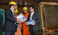 Công nhân, lao động Hà Nội hưởng ứng phong trào tiết kiệm điện