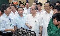 Chủ tịch Quốc hội Nguyễn Sinh Hùng tiếp xúc cử tri tại Hà Tĩnh 