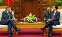 Thủ tướng Nguyễn Tấn Dũng tiếp Bộ trưởng Quốc phòng Hoa Kỳ