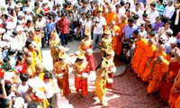 Đồng bào Khmer Nam Bộ vui Tết cổ truyền Chôl Chnam Thmây