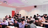 130 sinh viên Việt Nam được trao học bổng “Đồng hành” tại Pháp