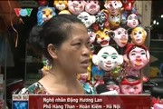 Gia đình nghệ nhân giữ nghề làm mặt nạ giấy bồi hiếm hoi ở phố cổ Hà Nội