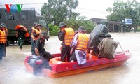 Sơ tán dân ở Tĩnh Gia (Thanh Hóa) trong vùng ngập nước