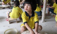 Để các thế hệ con em người Việt ở nước ngoài hướng vế đất nước: Từ mỗi gia đình Việt